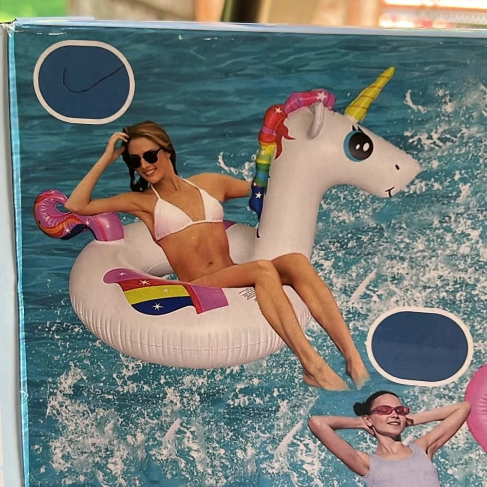 NWB COLOR CHANGING UNICORN INFLATABLE POOL FLOAT
